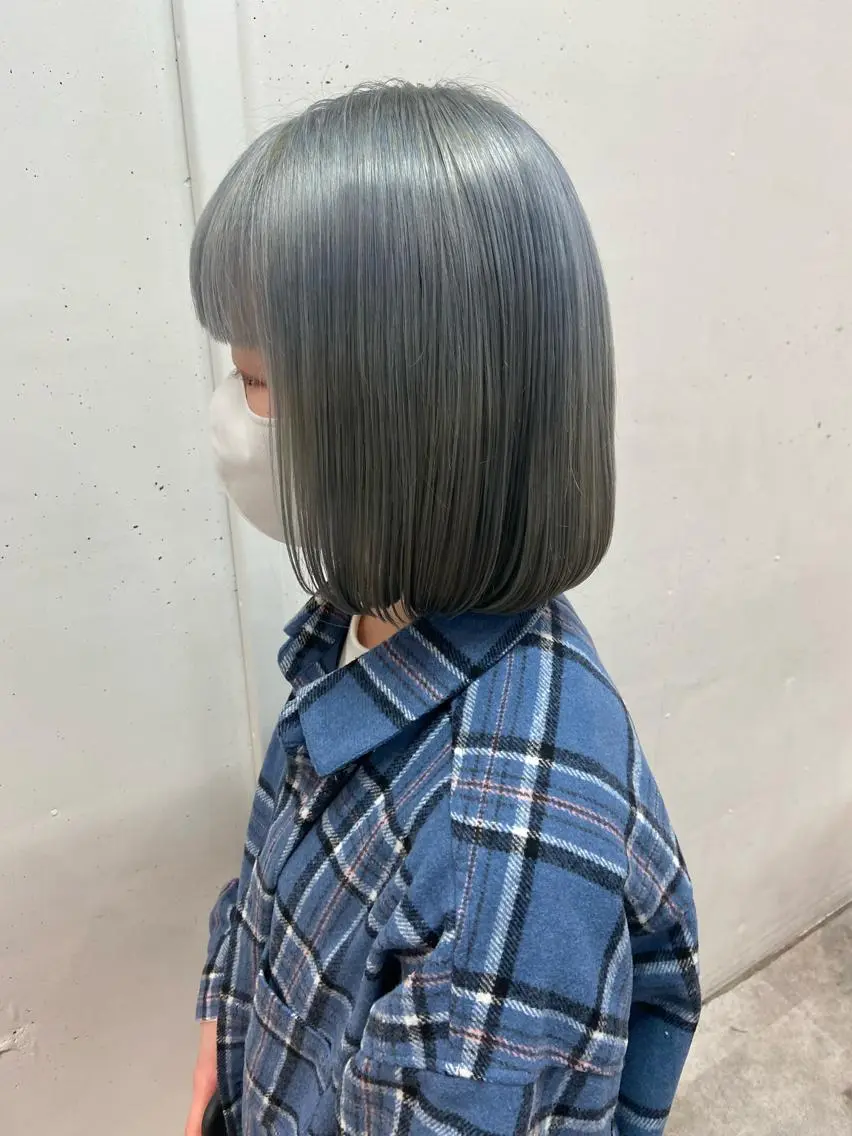 ミディアム カラー 切りっぱなしボブ ブルーカラー ボブ カット ヘアカラー トリートメント ウルフカット レイヤーカット上柿のヘアスタイル