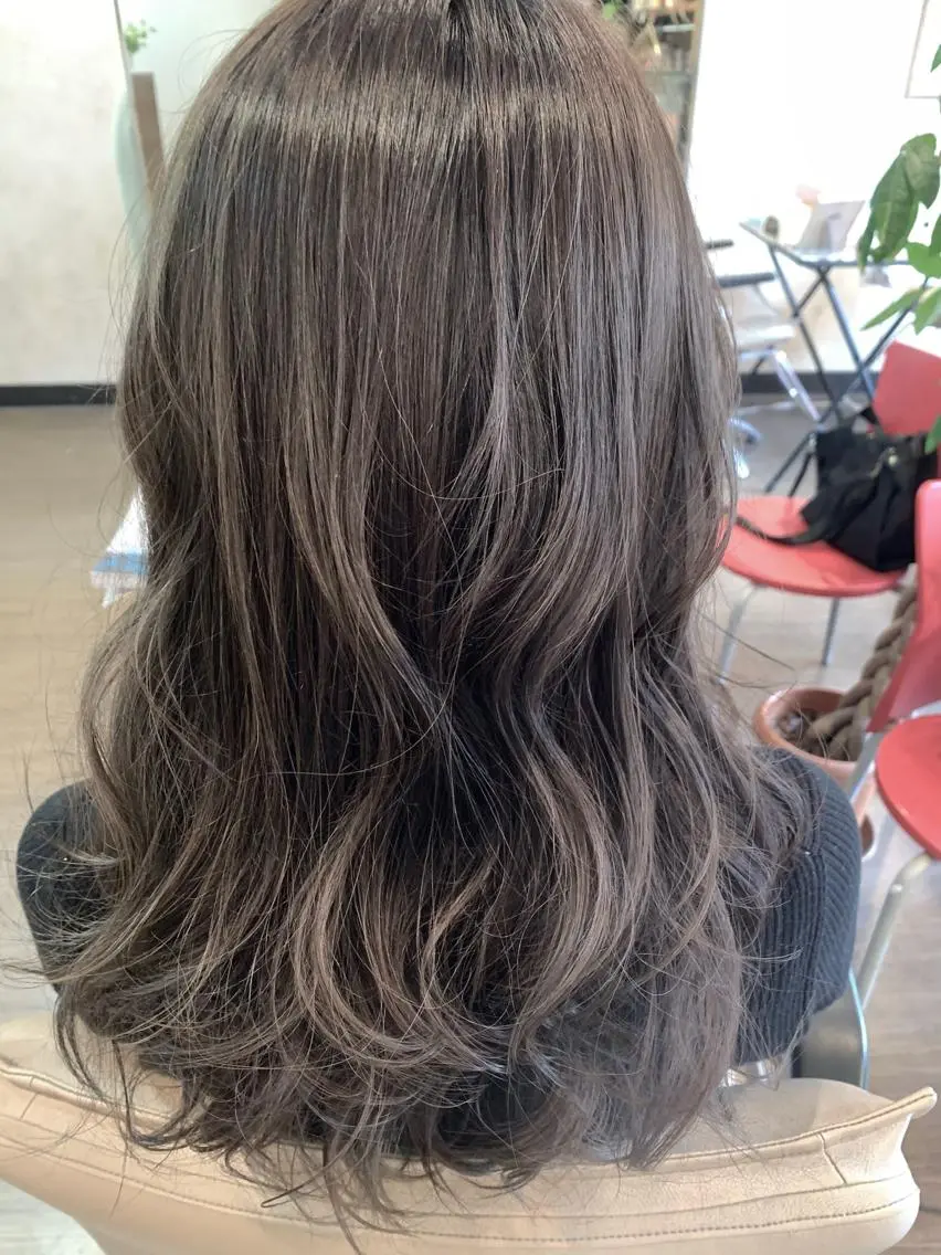 ロング カラー カット ヘアカラー トリートメント coupe ciseauxのヘアスタイル