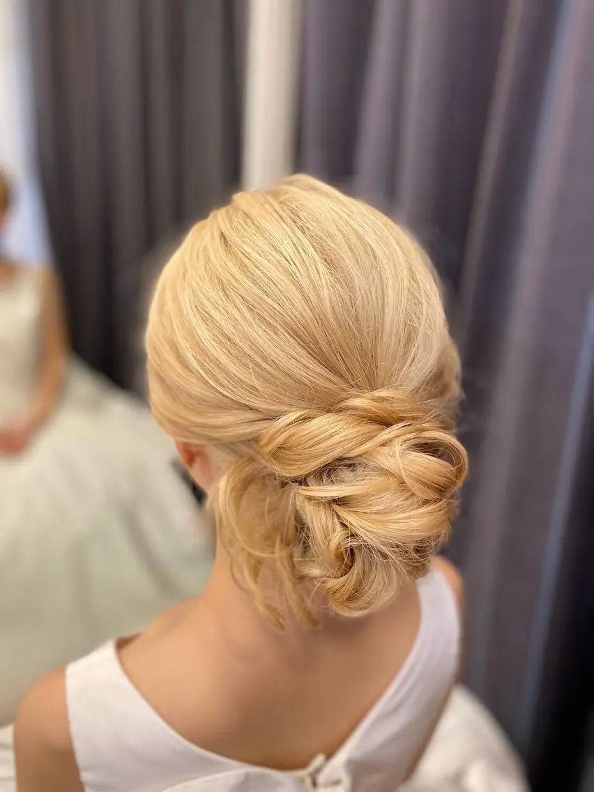 セミロング ヘアアレンジ ヘアセット 鈴木 沙羅のマツエク・マツパデザイン