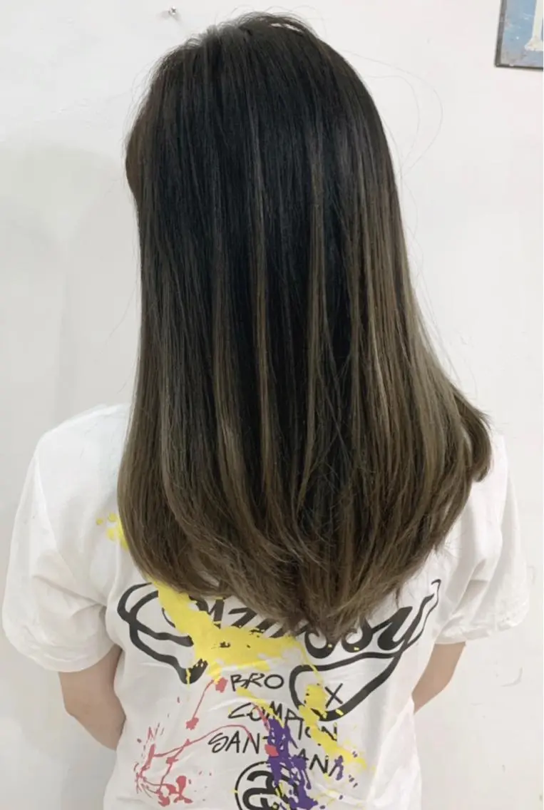 ロング カラー アッシュ バレイヤージュ ブリーチ デザインカラー グレージュ カット ヘアカラー トリートメント 京都大人女性ショート 徒歩1分/秋山のヘアスタイル