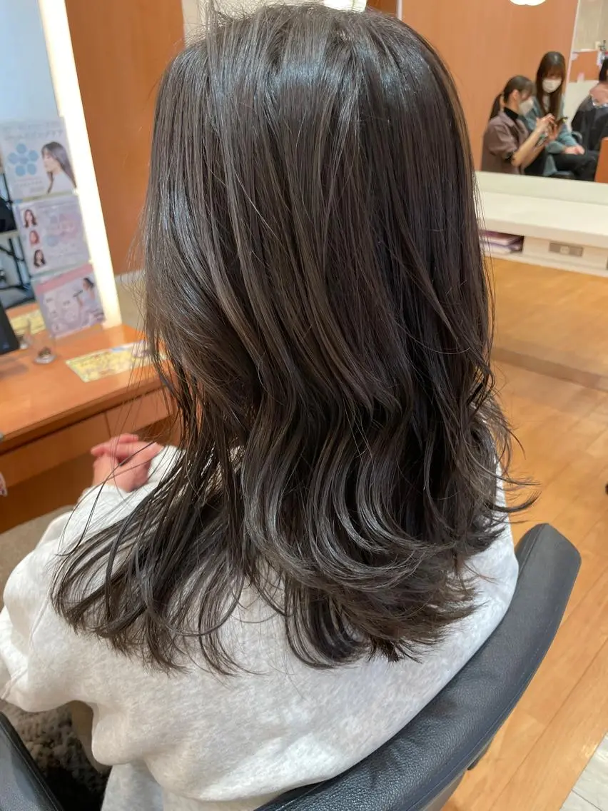 ミディアム カラー カット ヘアカラー ハイライト 石橋 瑞穂のヘアスタイル