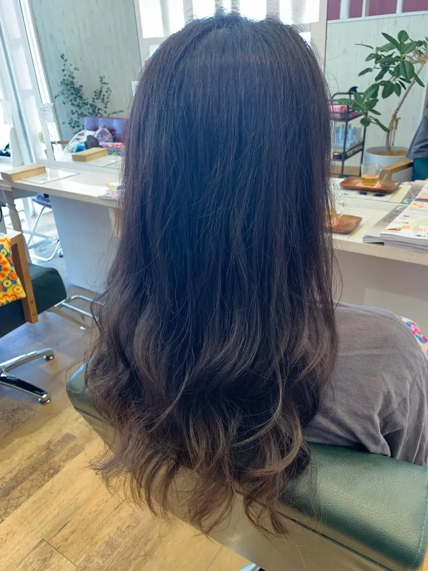 ロング カラー ベージュカラー グラデーションカラー 工藤 萌香のヘアスタイル