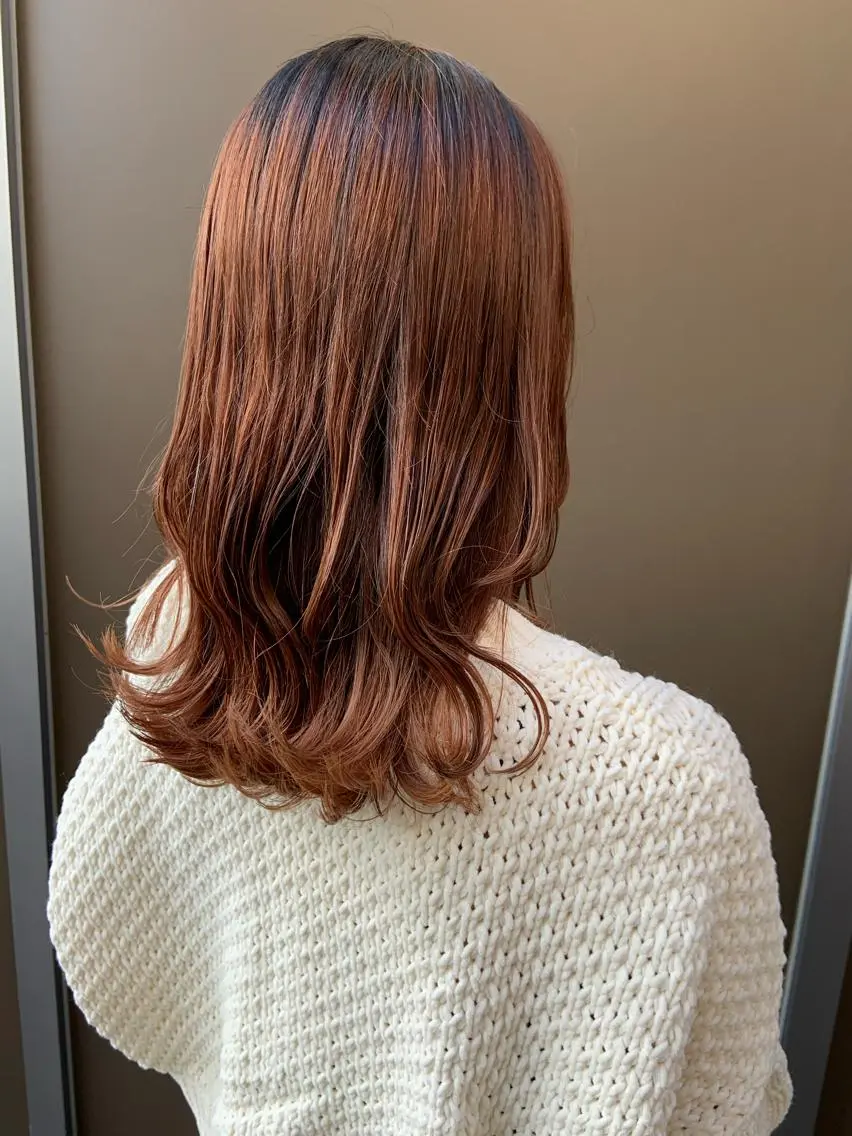 セミロング カラー ハイトーンカラー🤍 山下 優華のヘアスタイル