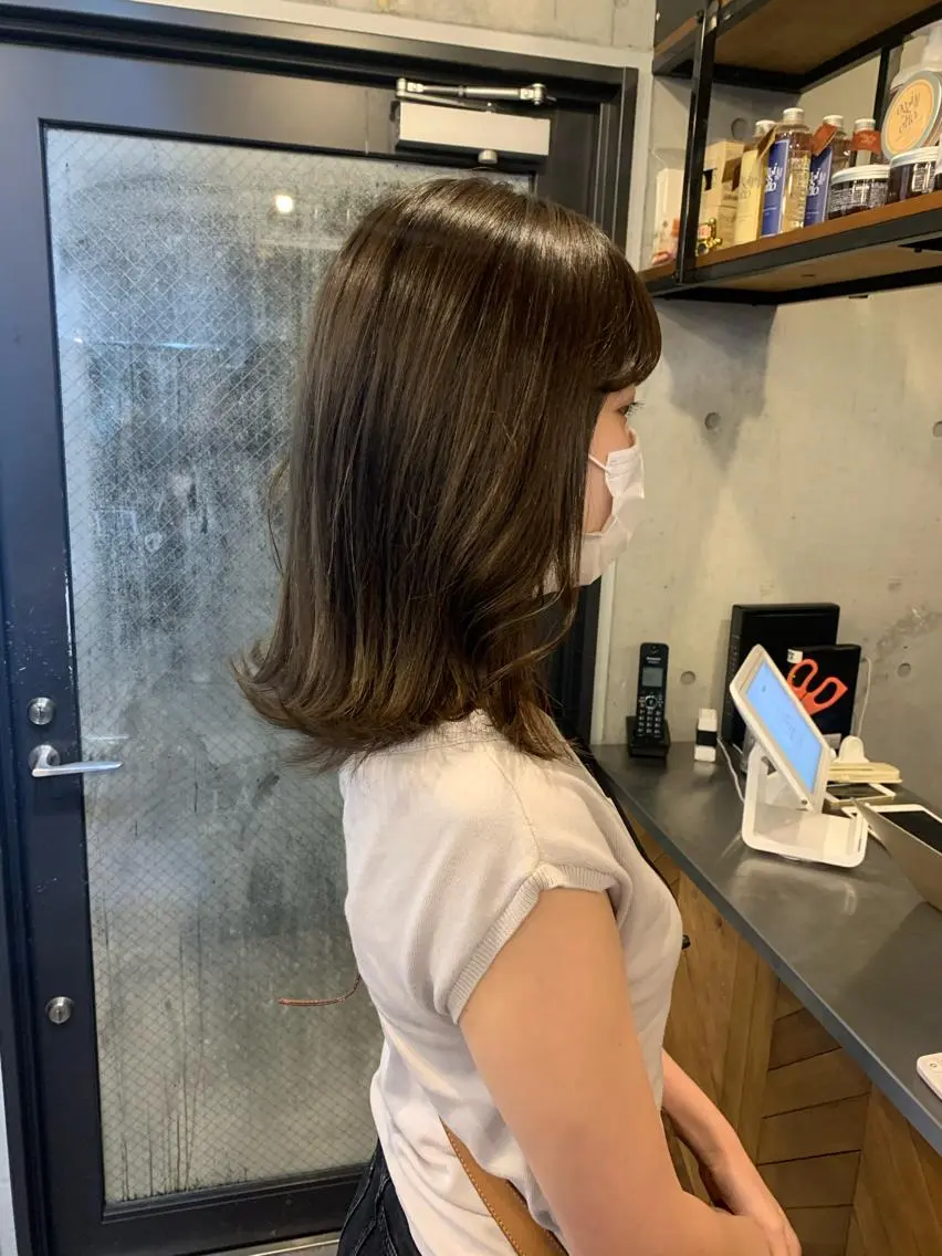 ミディアム カラー アッシュ アッシュブラウン ブラウンカラー 柔らかブラウン/顔周 りレイヤー♡ユウシのヘアスタイル