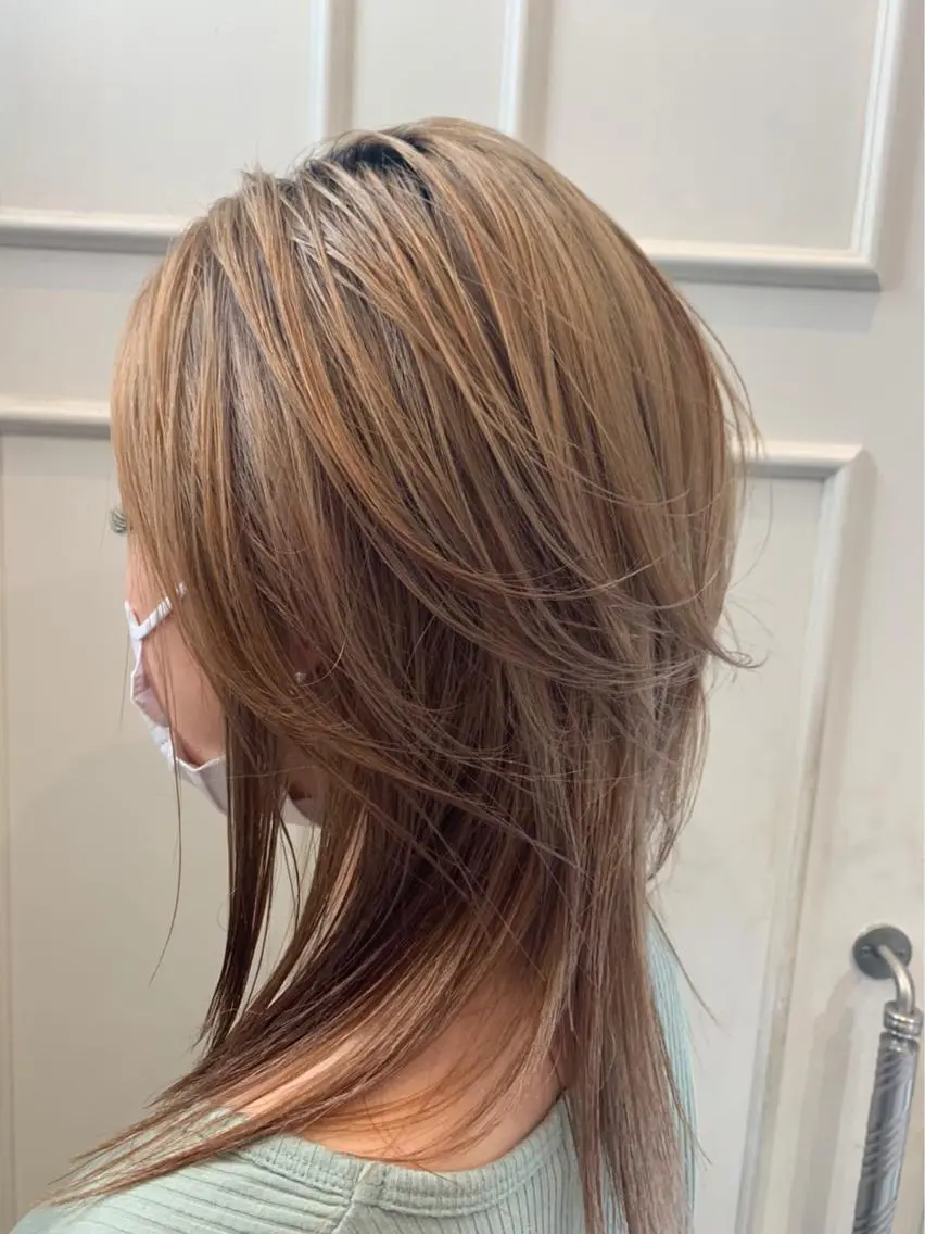 セミロング ウルフカット Blanco Color&Careのヘアスタイル
