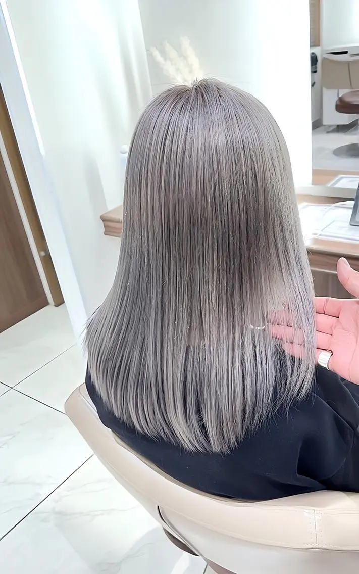 セミロング カラー ブリーチ 髪質改善 ヘアカラー 渡邊楓果／髪質改善 ブリーチ/カラーのヘアスタイル