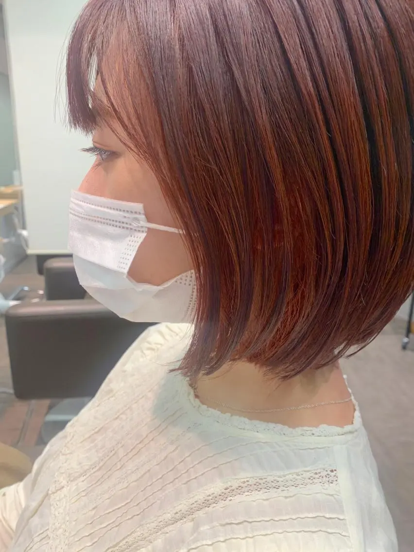 ショート カラー ヘアアレンジ イヤリングカラー インナーカラー サナ🌱 切りっぱなしボブのヘアスタイル
