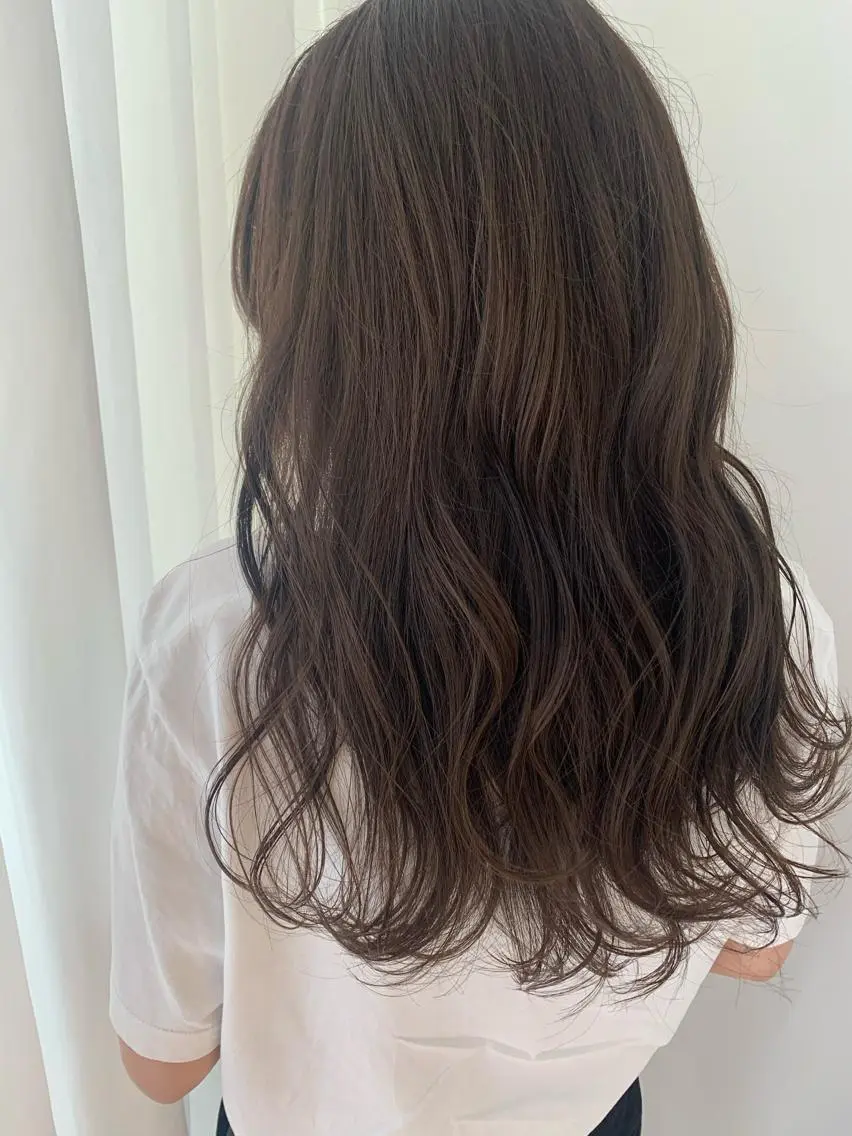 ロング カラー アッシュ 梅本 有希のヘアスタイル