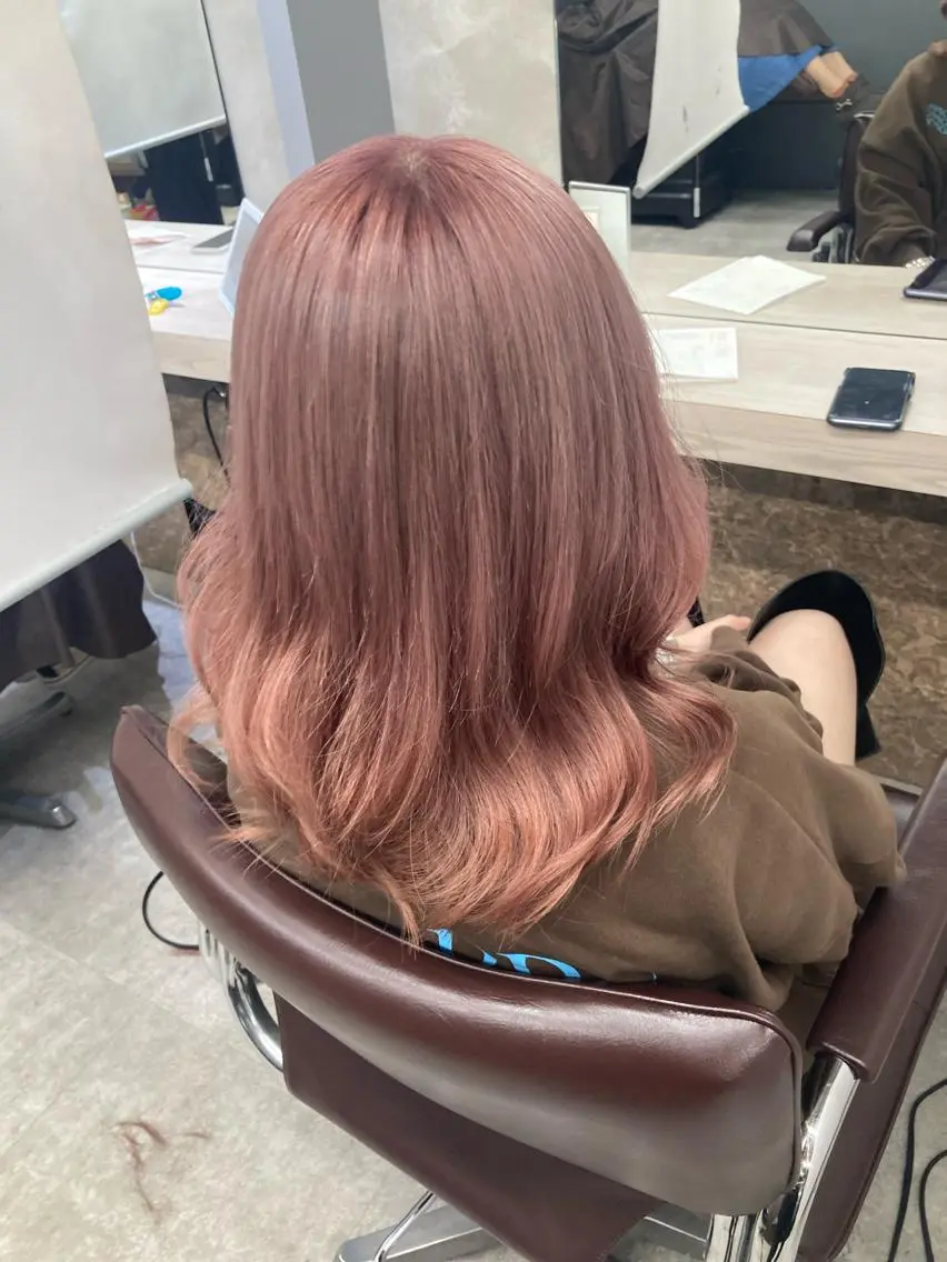 セミロング カラー ヘアアレンジ ベージュカラー ピンクカラー ピンクベージュ ヘアカラー トリートメント ブリーチ&似合せボブ 田中寛十のヘアスタイル
