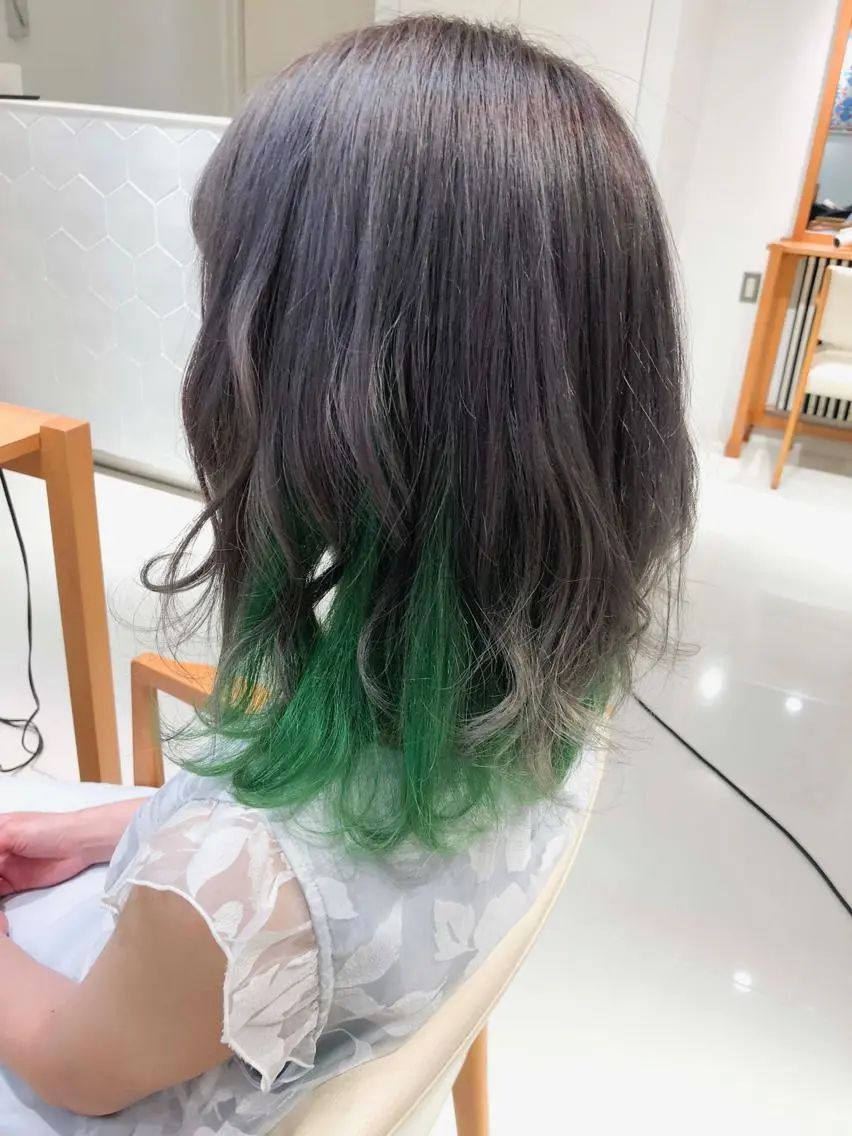 セミロング カラー インナーカラー Days 透明感カラーのヘアスタイル