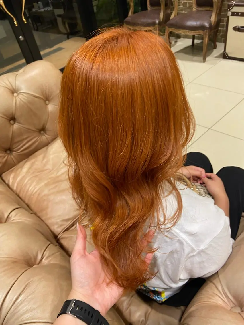 カラー 小林 亜紀のヘアスタイル