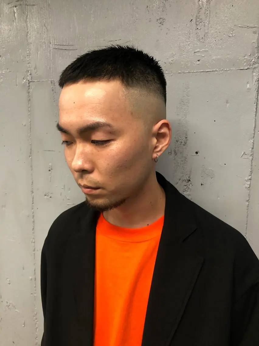 メンズ 顔まわりレイヤー デザインカットのヘアスタイル