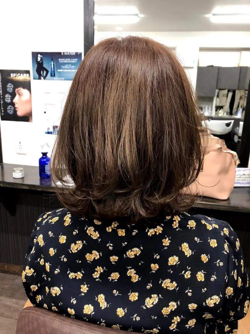 ミディアム 田中 真理のヘアスタイル