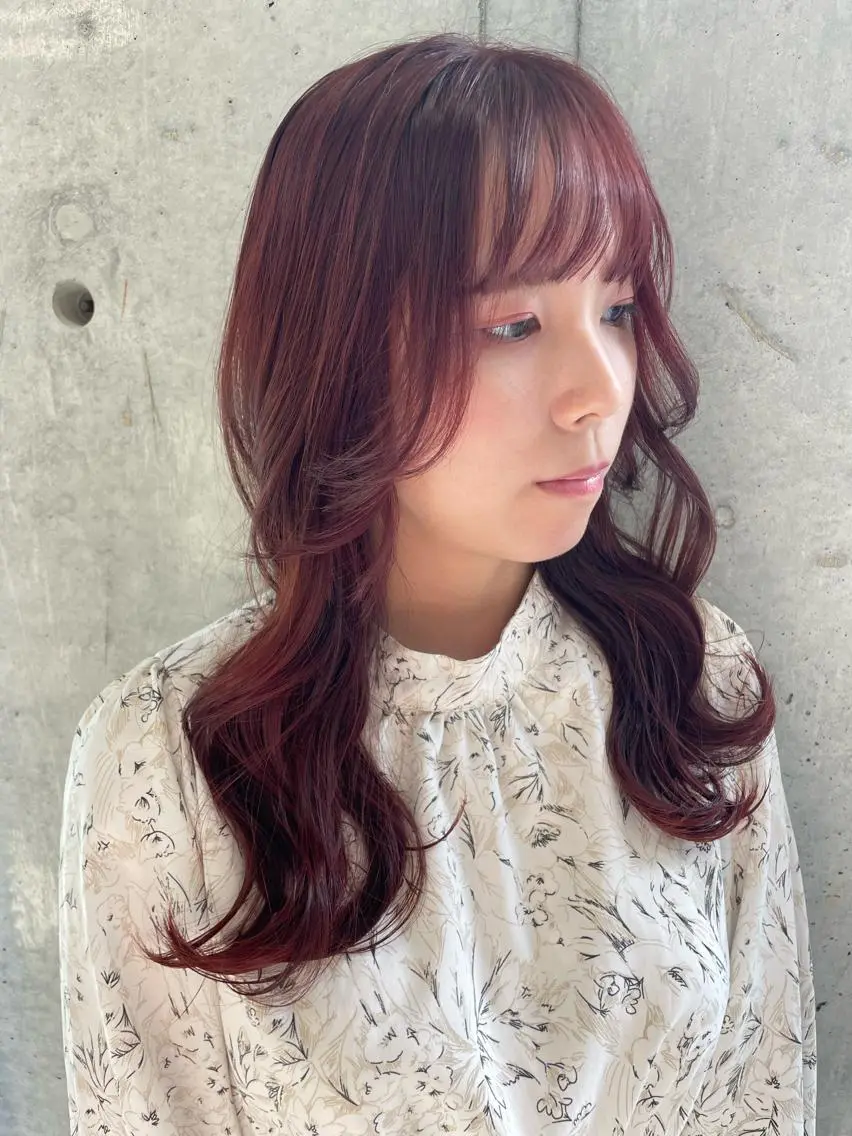 ミディアム カラー ヘアカラー インナーカラー 推し ブリーチ 髪質改善のヘアスタイル