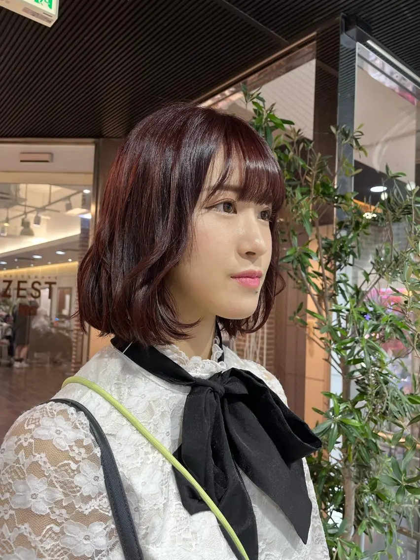 ミディアム カラー ミディアムパーマ ベージュカラー 黒髪 ブリーチ ブルーカラー 韓国×ワンホン 🩶🎀honokaのヘアスタイル