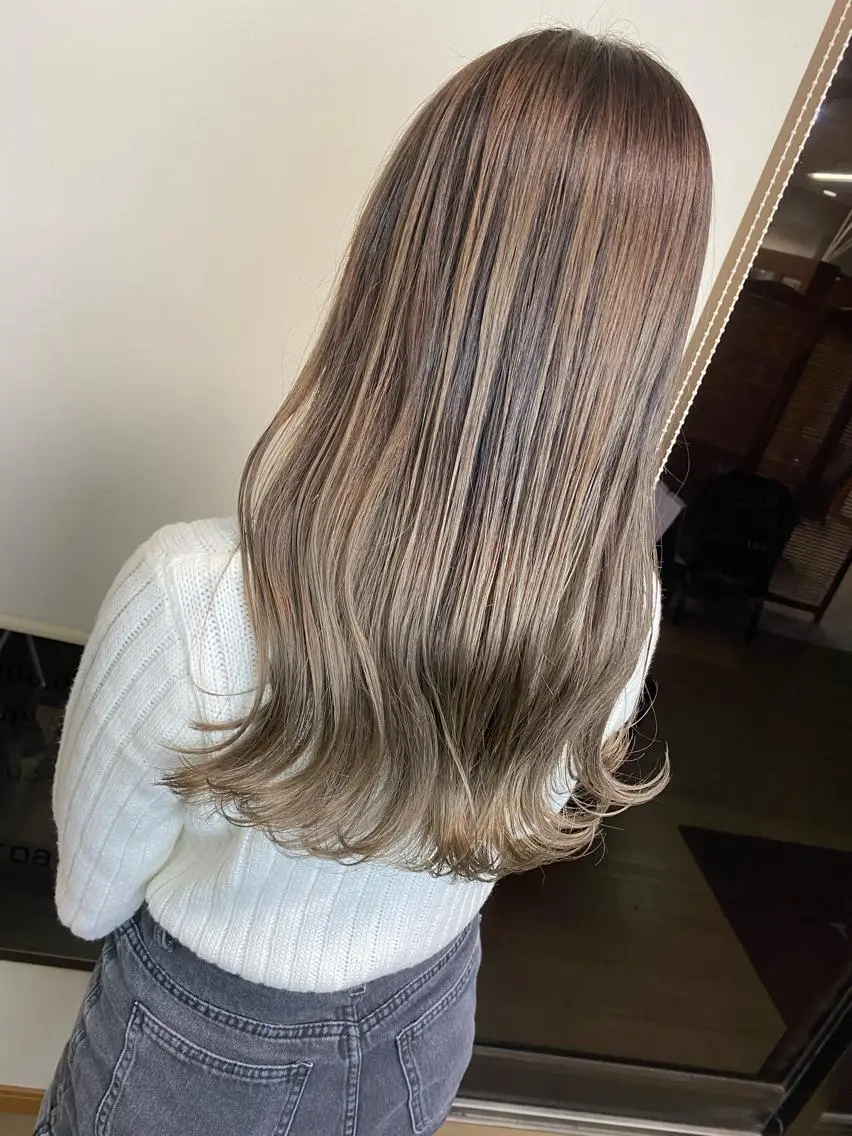セミロング カラー カット ヘアカラー トリートメント ブリーチカラー🫧 森　凪沙のヘアスタイル