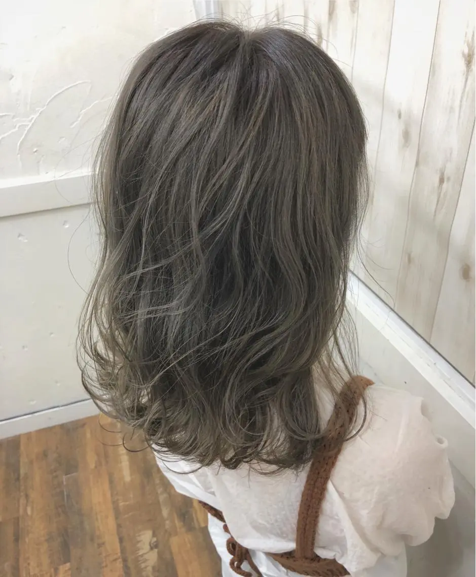 ミディアム Loob.TOKYO MIYA🌈のヘアスタイル