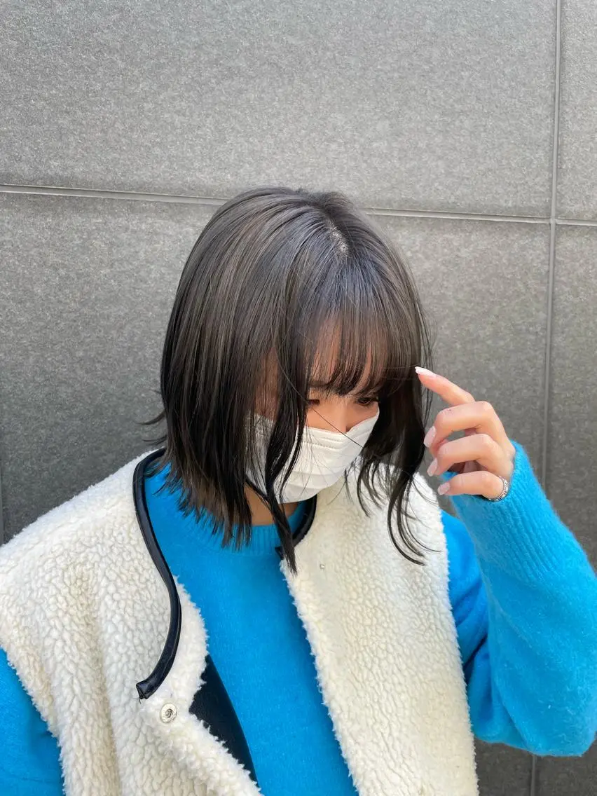 ミディアム カラー akane .のヘアスタイル