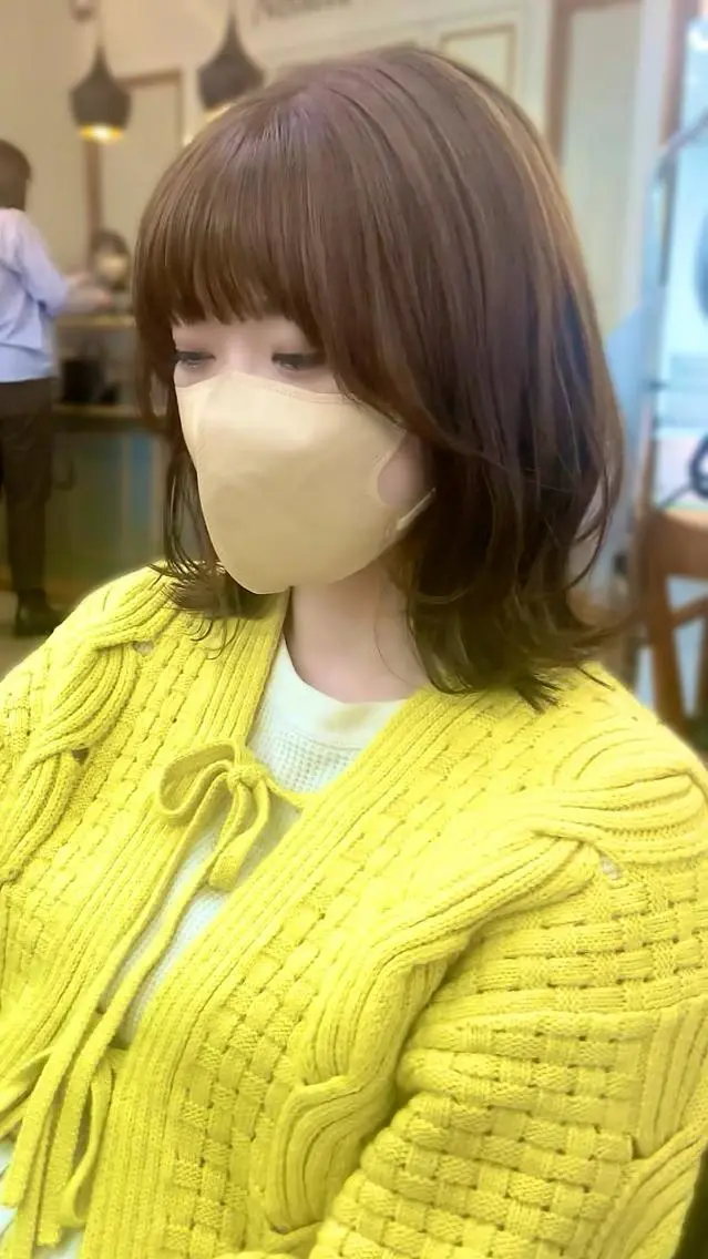 ミディアム カラー パーマ ヘアアレンジ メンズ キッズ ネイル マツエク・マツパ アイブロウ カット ヘアカラー トリートメント レイヤーカット／ 巻ける縮毛矯正のヘアスタイル