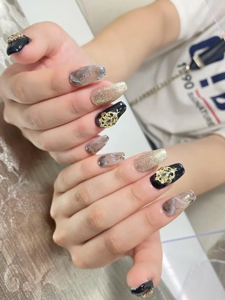 ネイル ハンドネイル I-nailロング /ワンホン/キラキラのネイルデザイン