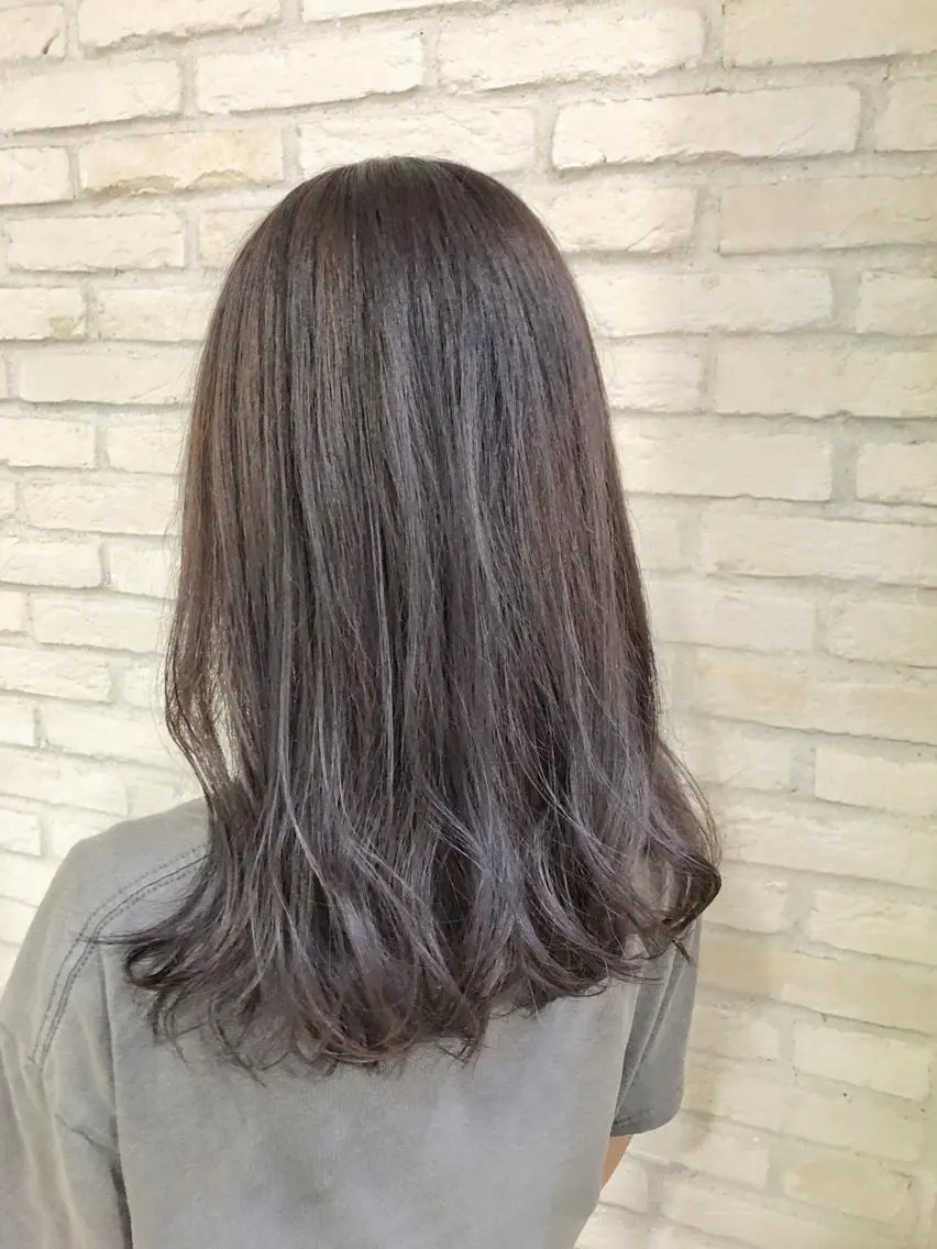 セミロング カラー ブリーチ グレージュ ラベンダーカラー ラベンダーグレージュ ラベンダーグレー 大平 美沙のヘアスタイル