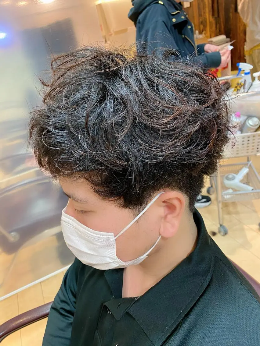 メンズ メンズパーマ ツーブロック 刈り上げ 安藤 慎悟のヘアスタイル