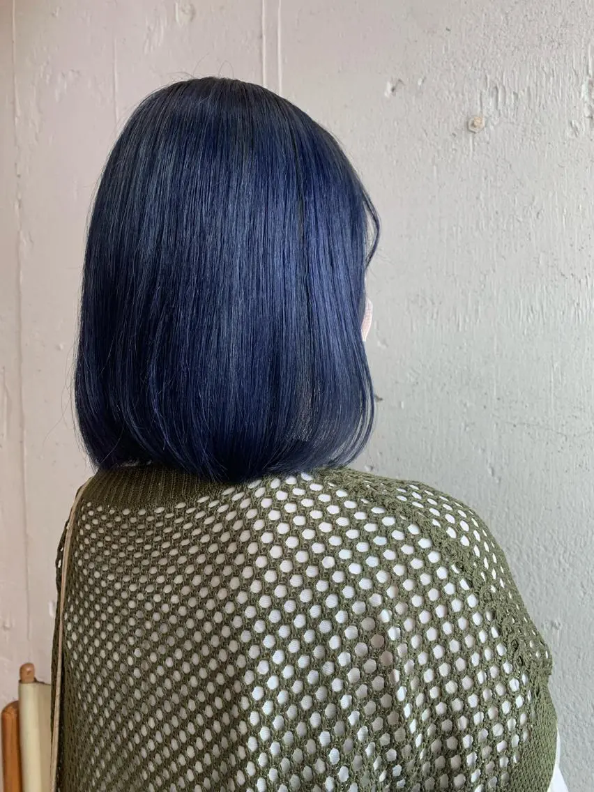 ショート カラー ブルーカラー EIGHT 中川原 菜々子のヘアスタイル