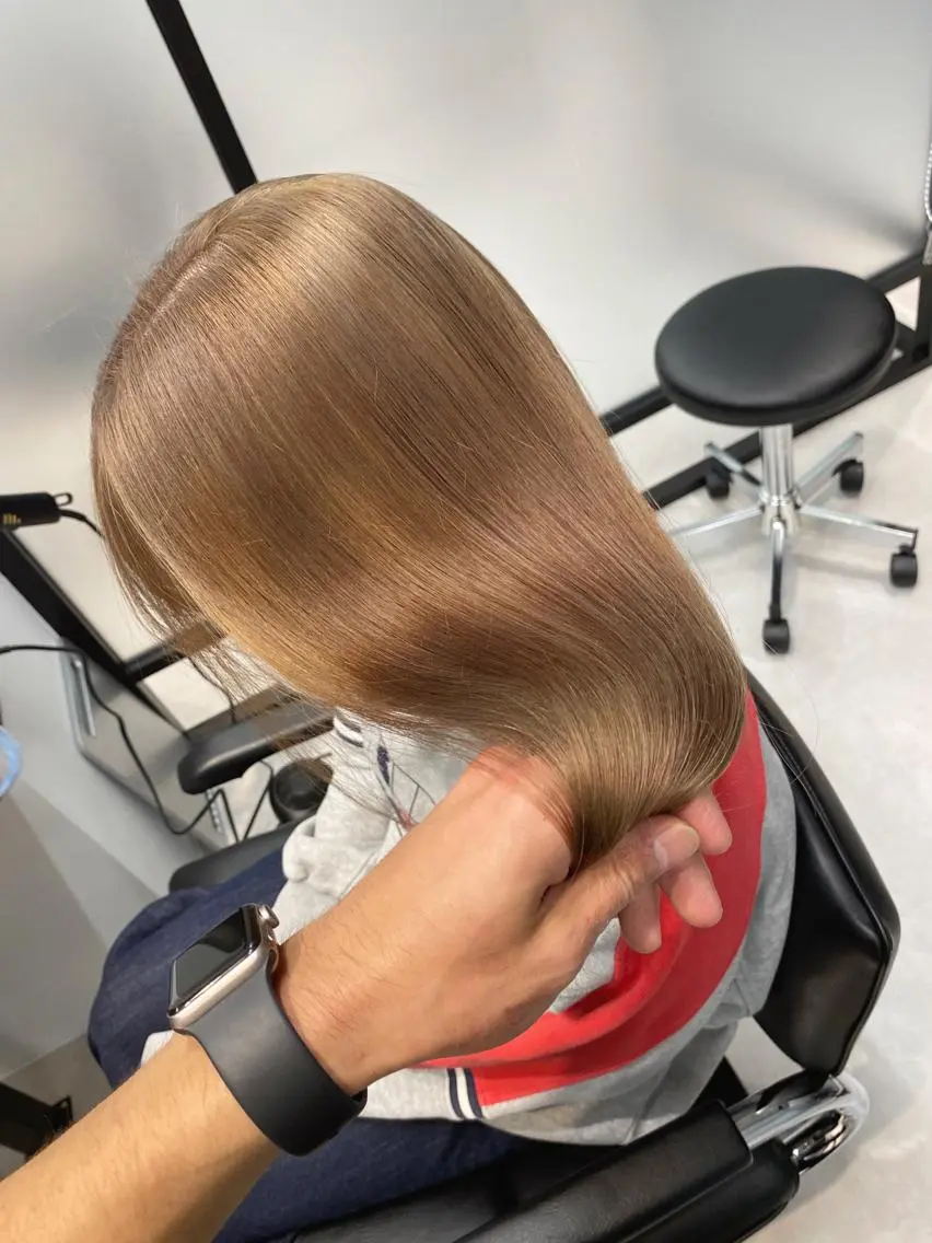 セミロング カラー 🌈ブリーチ特化🌈 MINATOのヘアスタイル