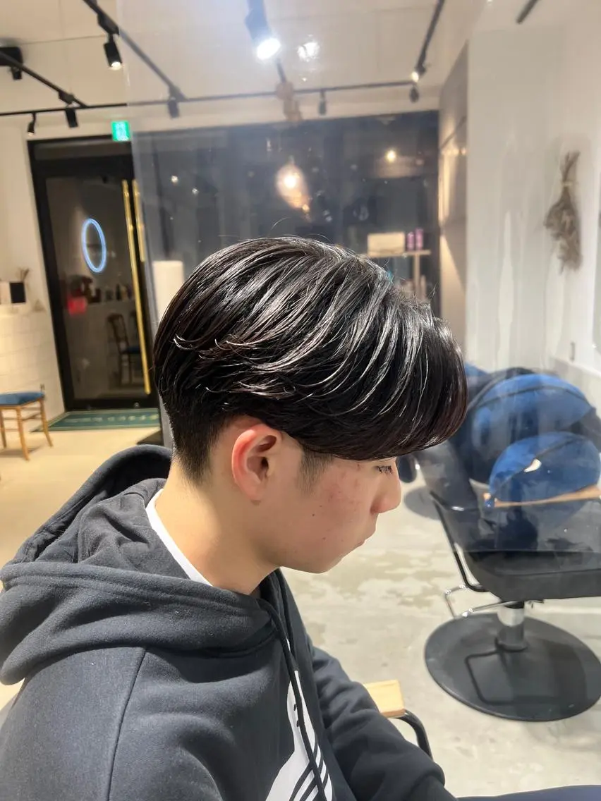 ミディアム パーマ メンズ センターパート カット ヘッドスパ メンズカットパーマ ✂️ JOYAのヘアスタイル