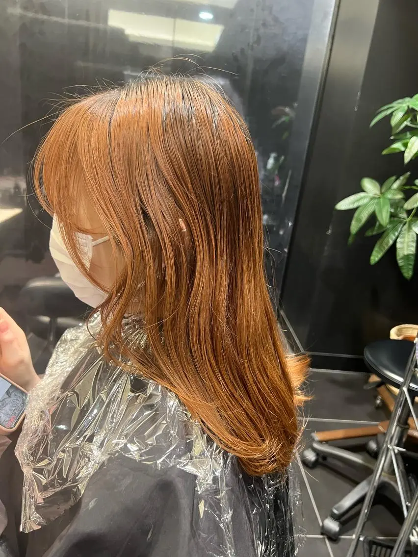 セミロング パーマ カット ヘアカラー トリートメント 6月予約解放しまし たイルミナ公認荒井のヘアスタイル