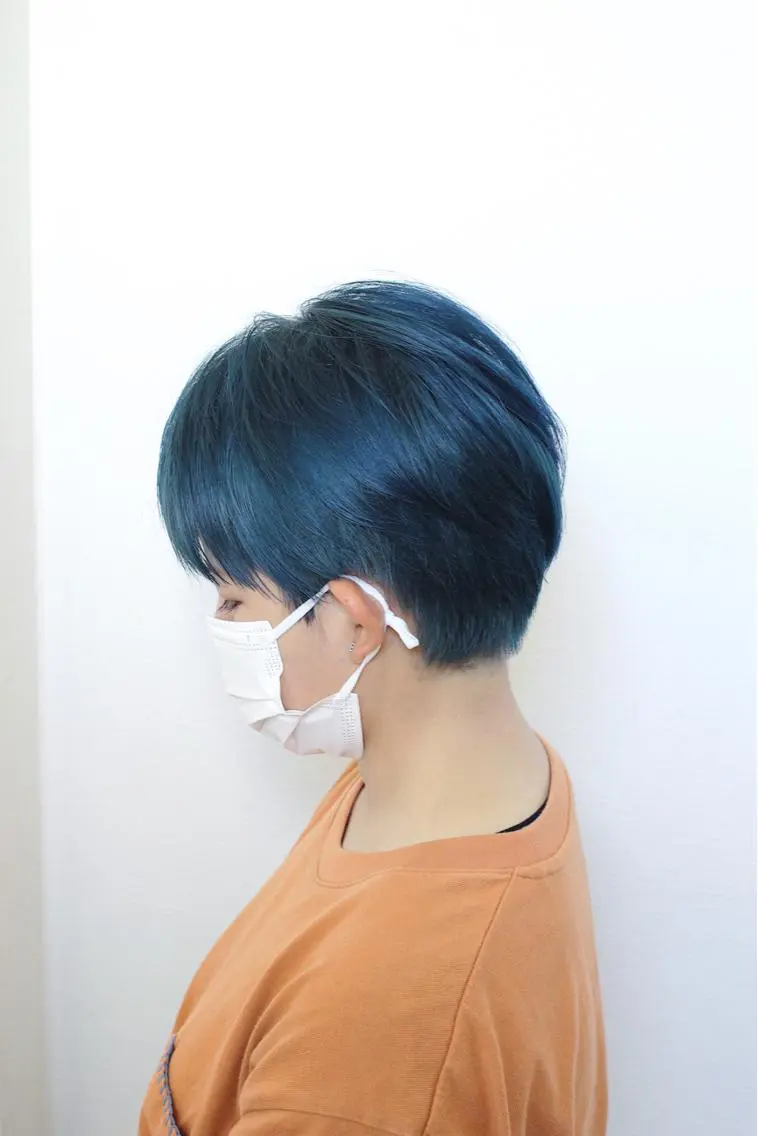 ショート カラー ブリーチ ブルーカラー ヘアカラー 土居 正季のヘアスタイル