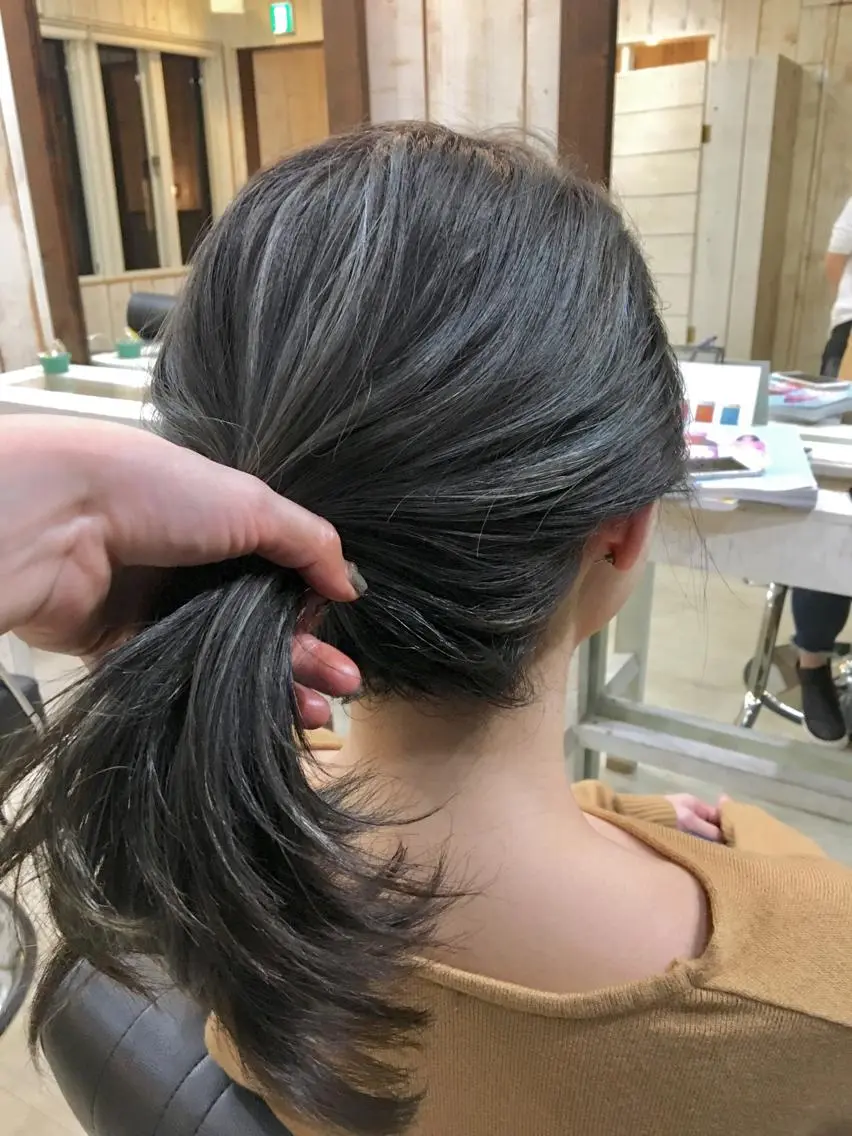 ミディアム ハイライト 鷺谷 玲奈のヘアスタイル