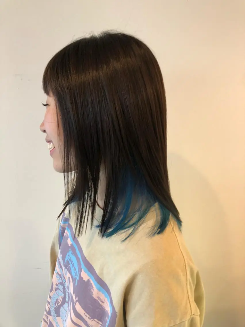 ミディアム カラー パーマ ブルーカラー ストレートパーマ 村本 千優のヘアスタイル