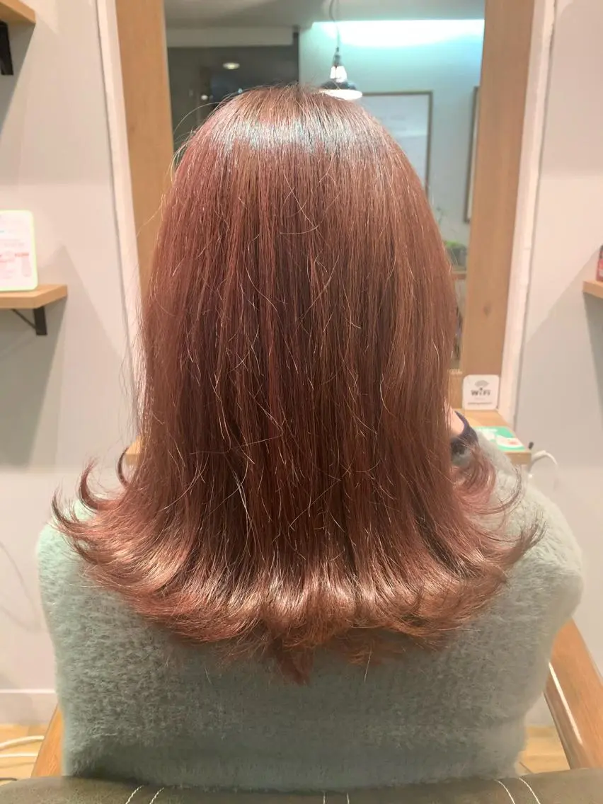 セミロング カラー ベージュカラー ピンクカラー ピンクベージュ ヘアカラー トリートメント ツキダテ ユイのヘアスタイル
