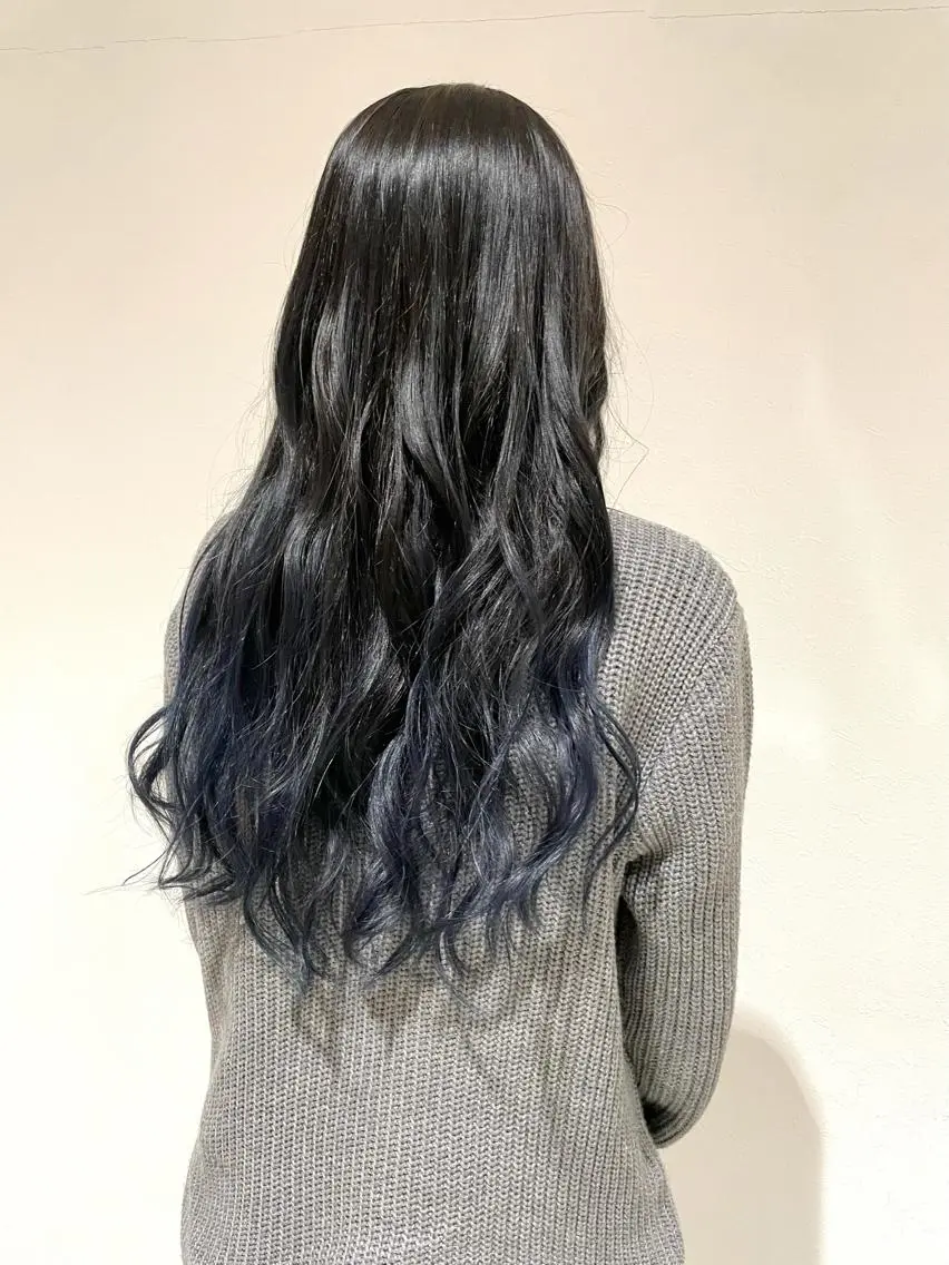 カラー グラデーションカラー 新谷 玲日のヘアスタイル