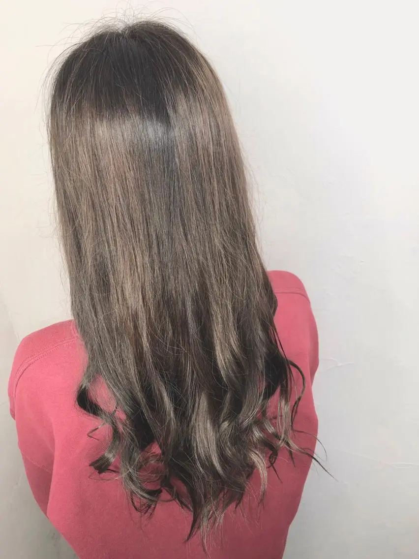 ロング カラー ベージュカラー グラデーションカラー ミルクティーベージュ 白髪ぼかし大人メンズ 根本零のヘアスタイル