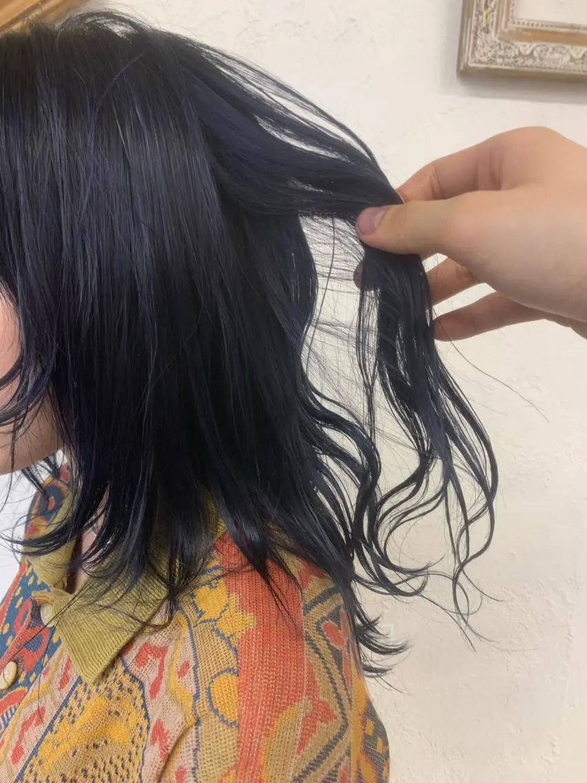 セミロング カラー 黒髪 ブリーチ ブルーカラー ブルーブラック 透明感カラー joh/メンズ/ ブリーチ/矢場町のヘアスタイル