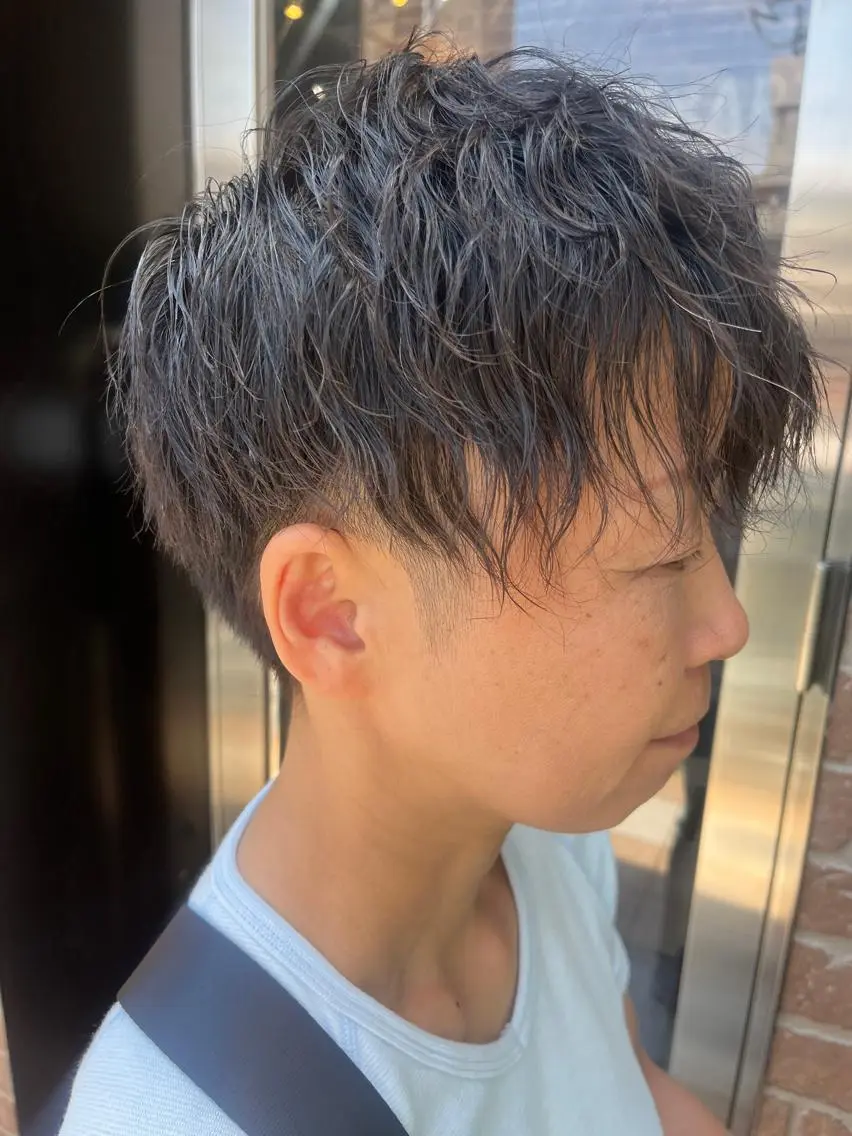 ミディアム カラー パーマ ヘアアレンジ メンズ キッズ ネイル マツエク・マツパ アイブロウ メンズブリーチ メンズハイライト メンズインナーカラー メンズ韓国風 ブリーチ 久木原 ゆりのヘアスタイル