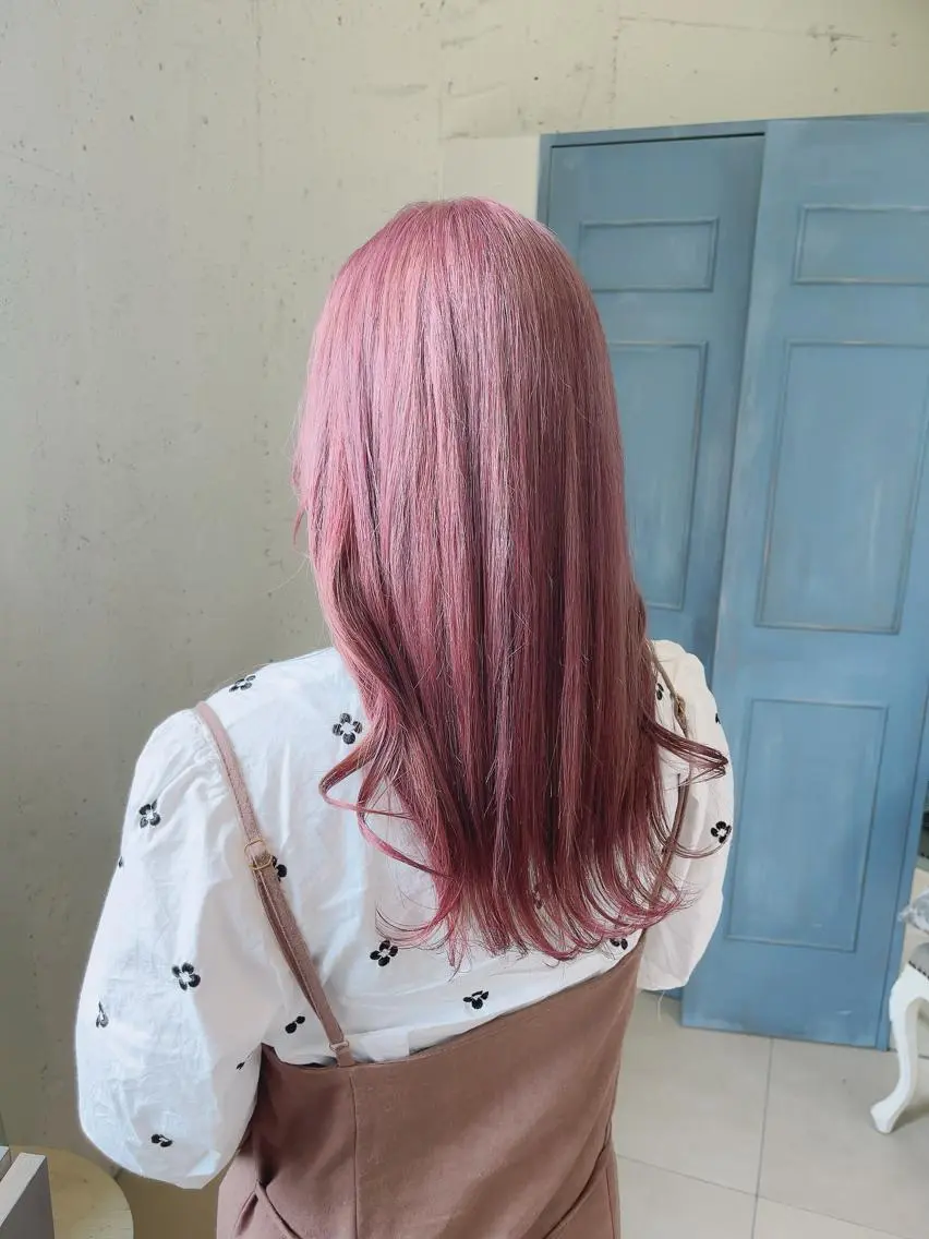 ロング カラー 透明感ハイトーン🦄 キラ🌈のヘアスタイル