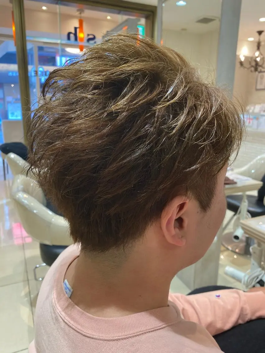 カラー メンズ アッシュ ベージュカラー ヘアカラー トリートメント 似合う髪型見つけます AYAKAのヘアスタイル