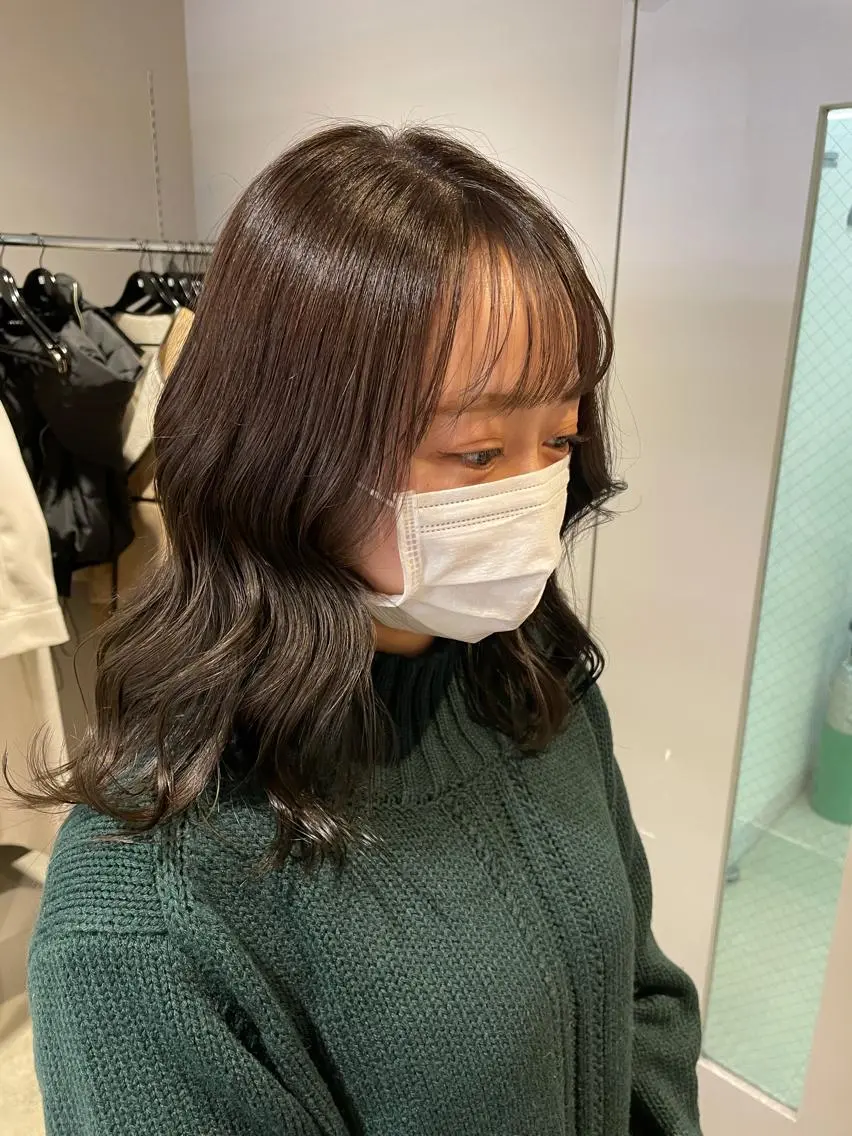 セミロング カラー 抜け感レイヤー︴ ニュアンスカラーのヘアスタイル
