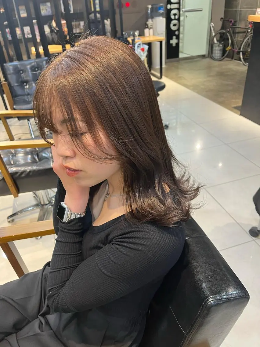 セミロング カラー ヘアアレンジ ネイル マツエク・マツパ アイブロウ 透明感カラー🤎 ゆりのヘアスタイル