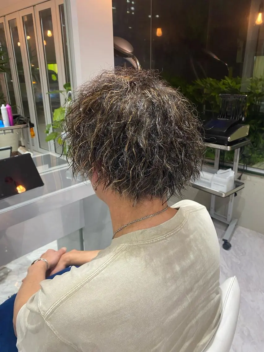 ショート カラー ブリーチ ハイライトカラー ハイライト トリートメント Riganuts王子 Hayato✂︎のヘアスタイル