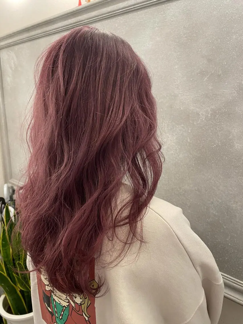セミロング カラー 新宿店長 🦄ブリーチYUGOのヘアスタイル