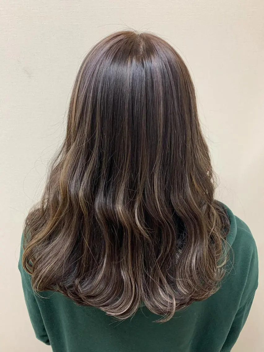 セミロング カラー ヘアカラー 🫧透明感カラー🫧 美髪矯正🫧チサトのヘアスタイル