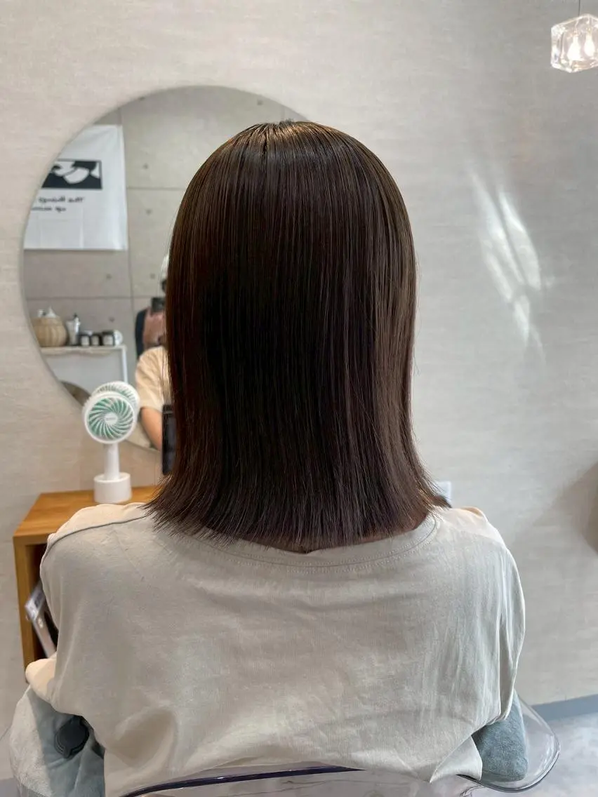 セミロング 透明感/地毛風カラー AYAKAのヘアスタイル