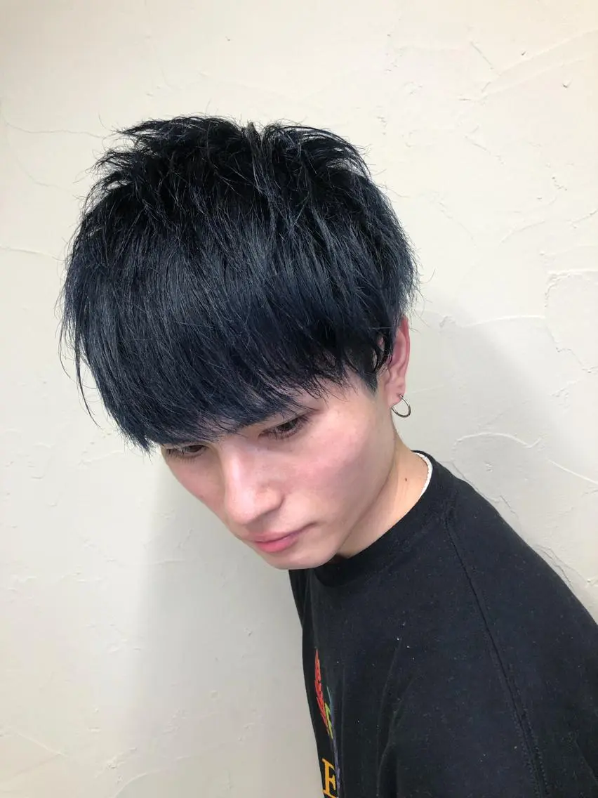 ショート カラー メンズ メンズブリーチ ブリーチ ネイビーカラー 髪質改善/レイヤー ストウシンゴのヘアスタイル