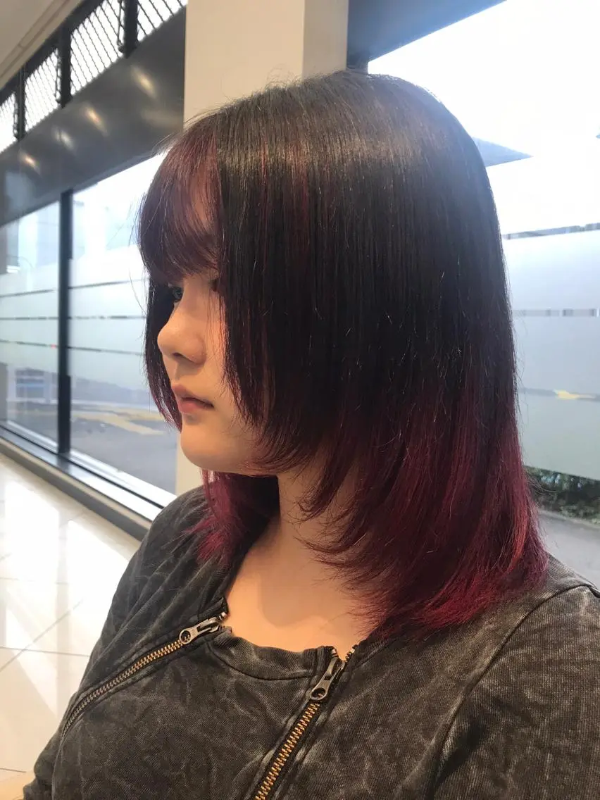 ミディアム カラー 黒髪 レッドカラー ウルフカット あらげ 🌈推しカラー🌈ᵕのヘアスタイル