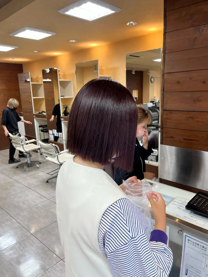 ショート カラー ヘアアレンジ ブリーチ ブリーチなしカラー 縮毛矯正 インナー×縮毛矯正 ピンクカラー澤井里菜のヘアスタイル