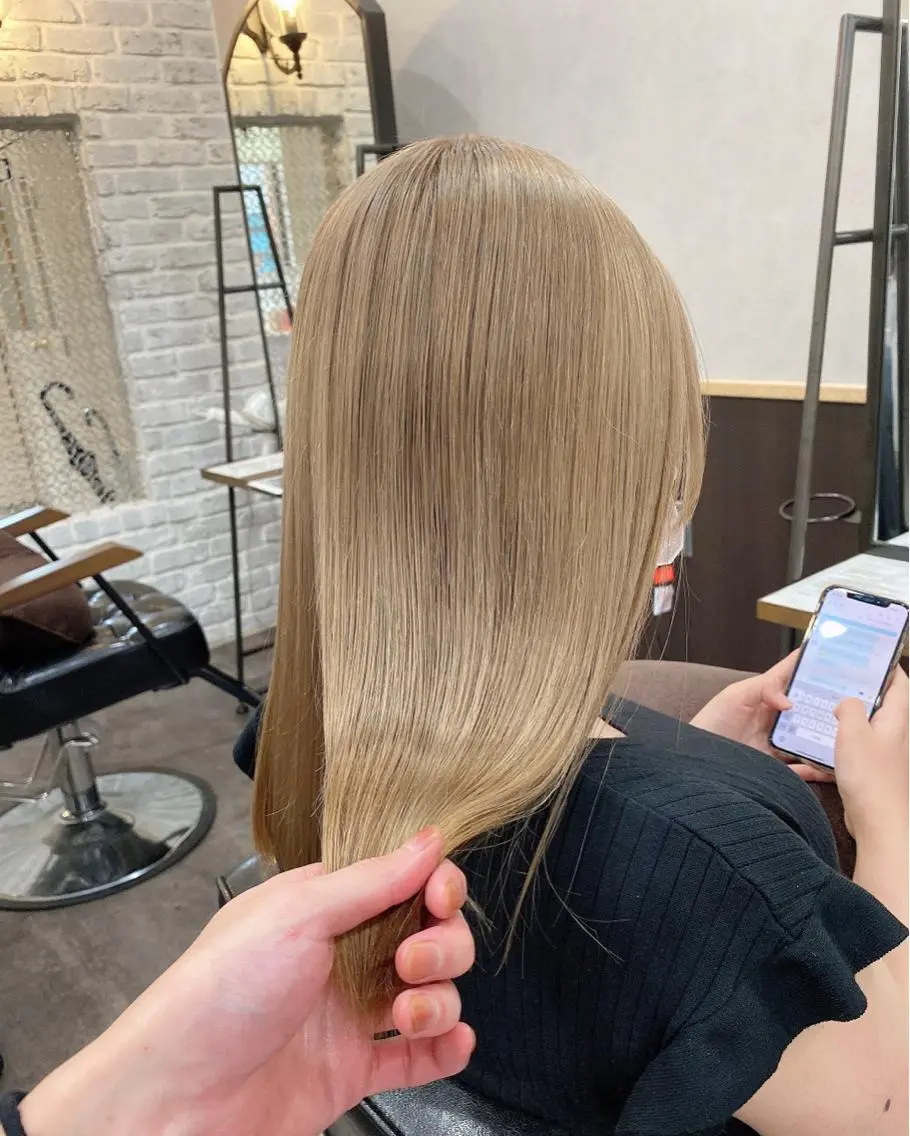 ロング カラー ベージュカラー ミルクティーベージュ ヘアカラー トリートメント 🌿ガクト 🌿艶髪透明感のヘアスタイル